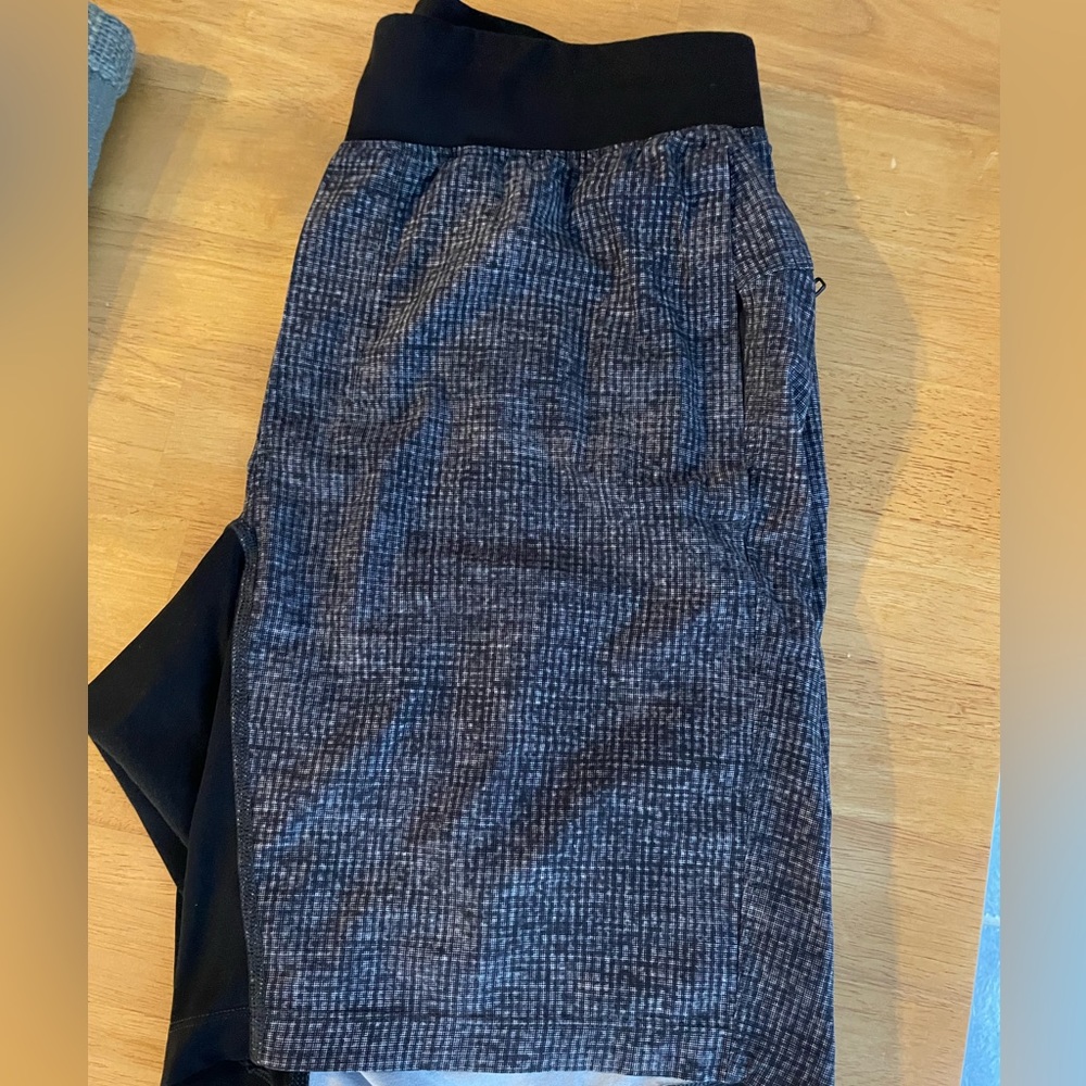 Men’s Lululemon athletic shorts. Size M